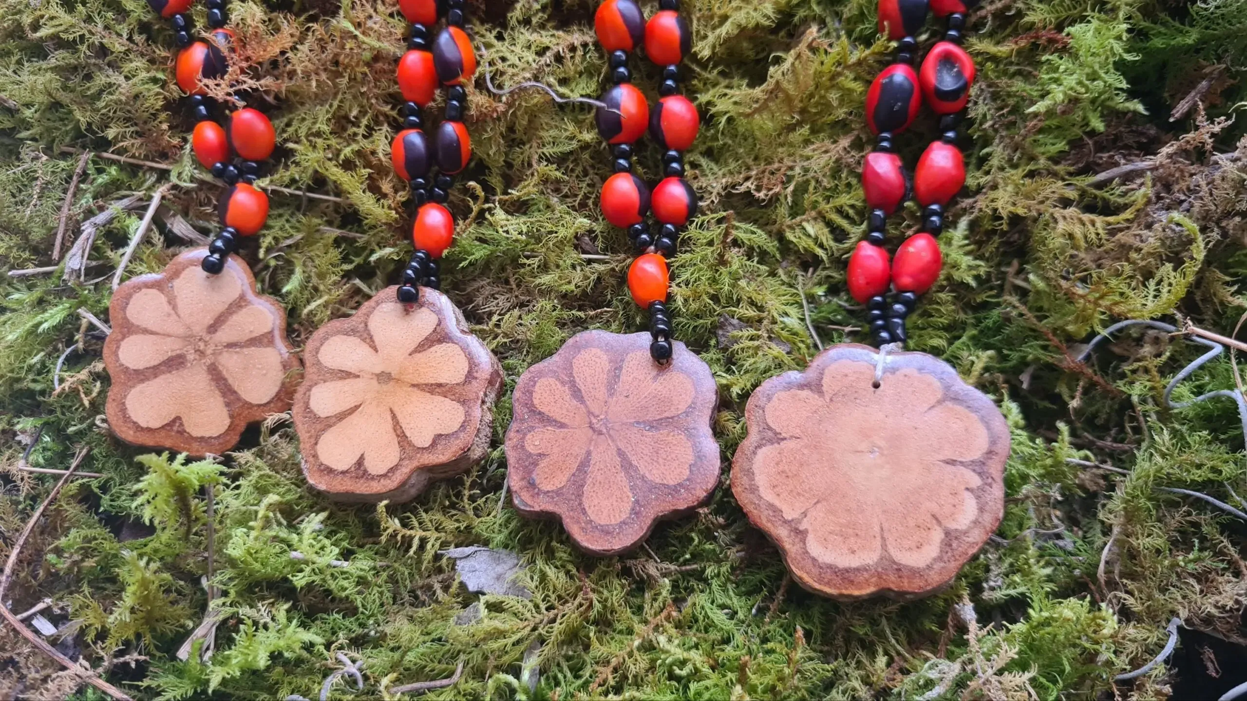 Ayahuasca slice necklace with Wayruro seeds