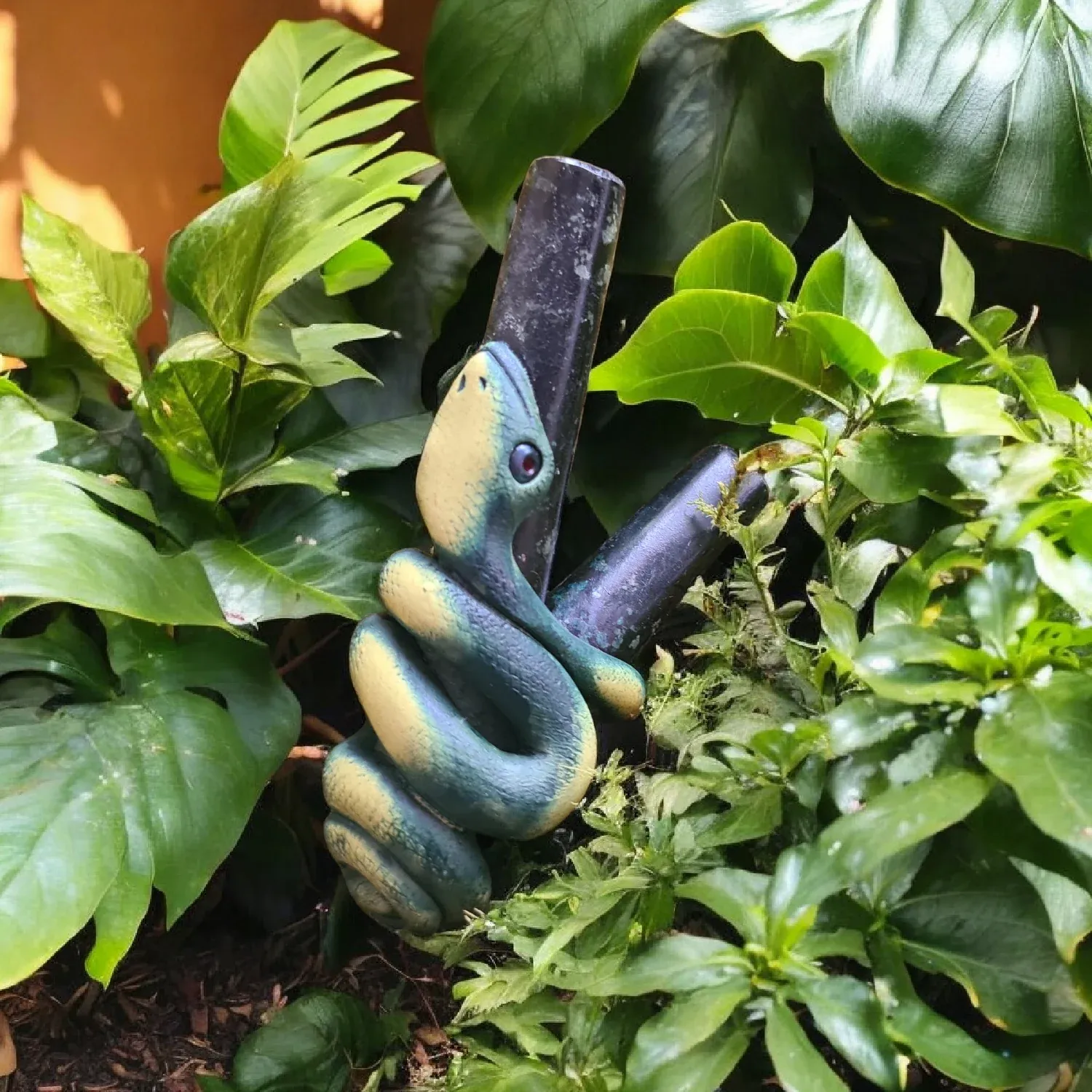 Serpentine stone and wood carved kuripe shamanic ceremonial tool