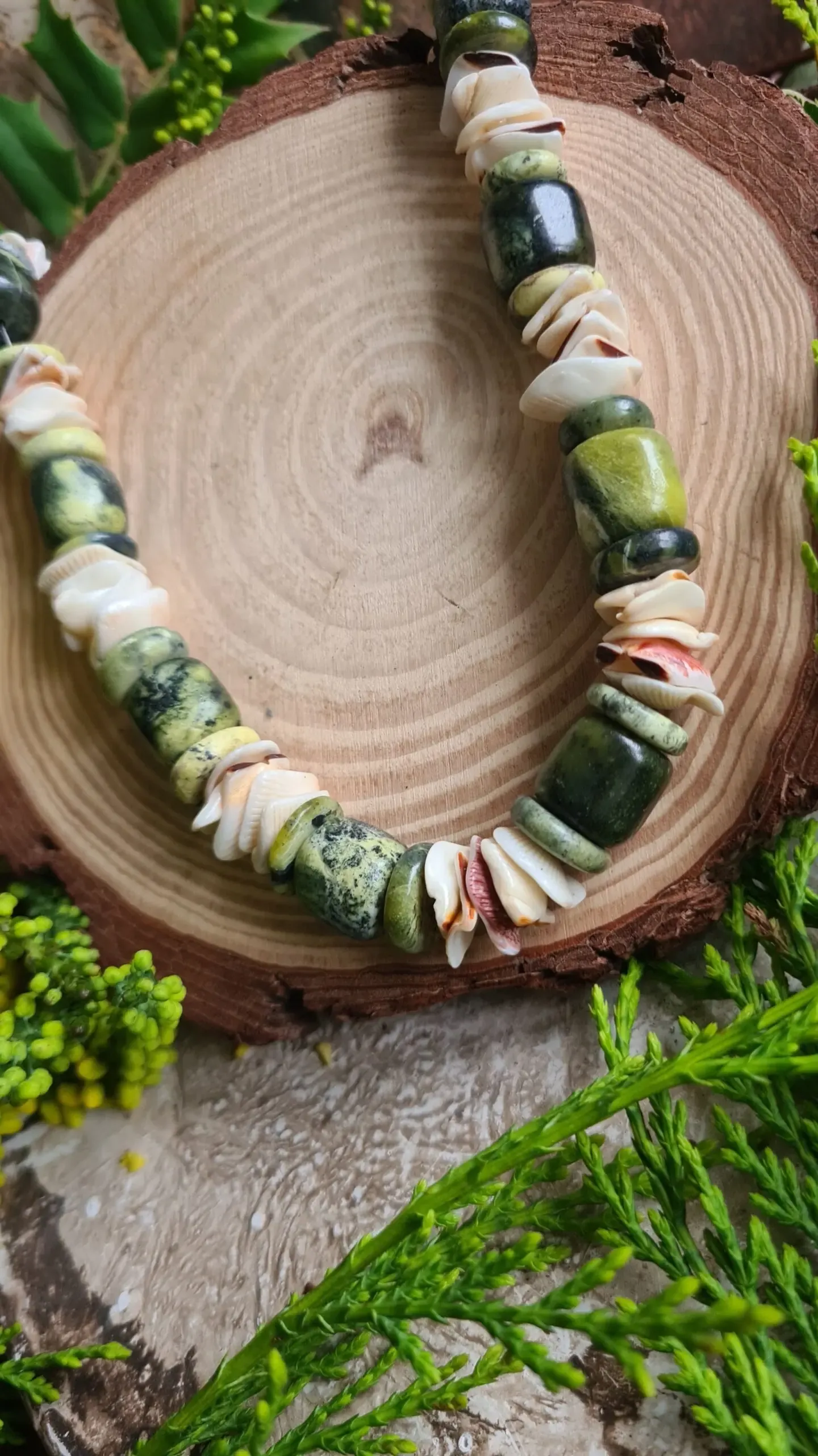 Large Light green Serpentine stone and shell crystal necklace