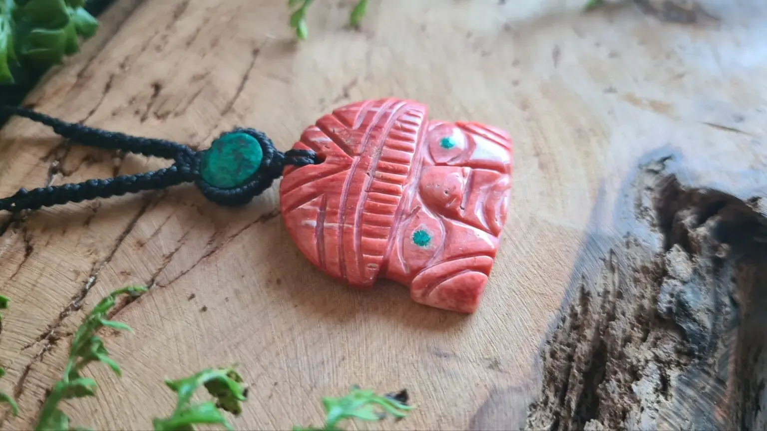 Ancestor face spondylus shell and Chrysocolla slice macrame necklace - Image 3