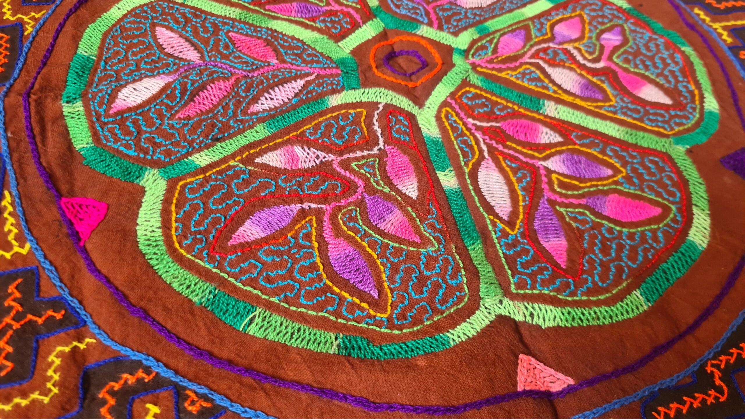 Hand stitched Shipibo cloth - Image 2