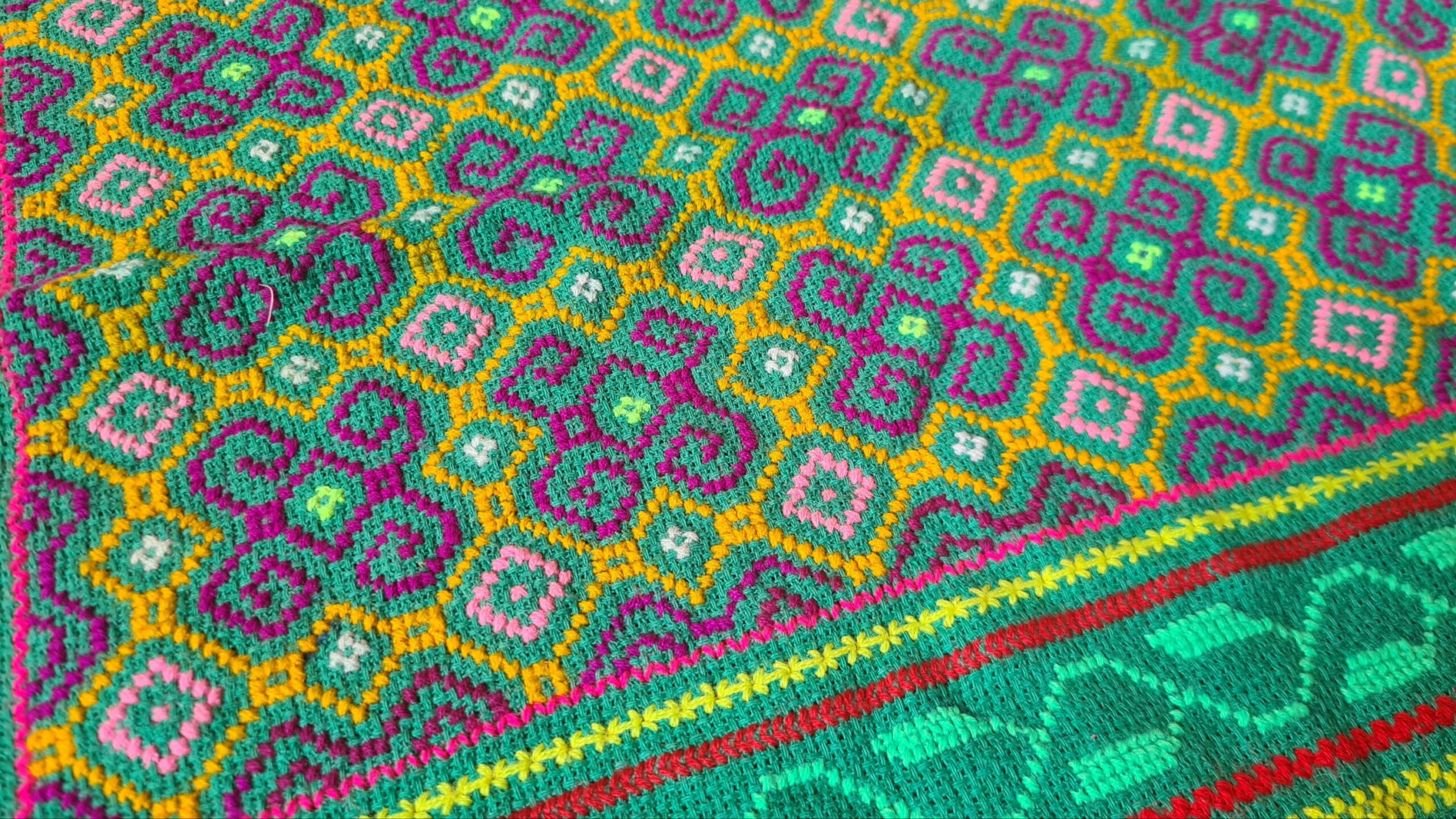 Hand stitched Shipibo cloth - Image 2