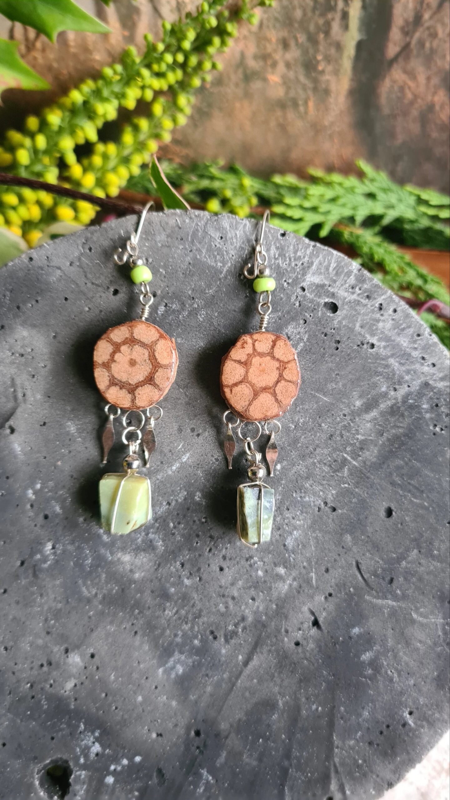 Ayahuasca slice and raw crystal earrings - Image 9