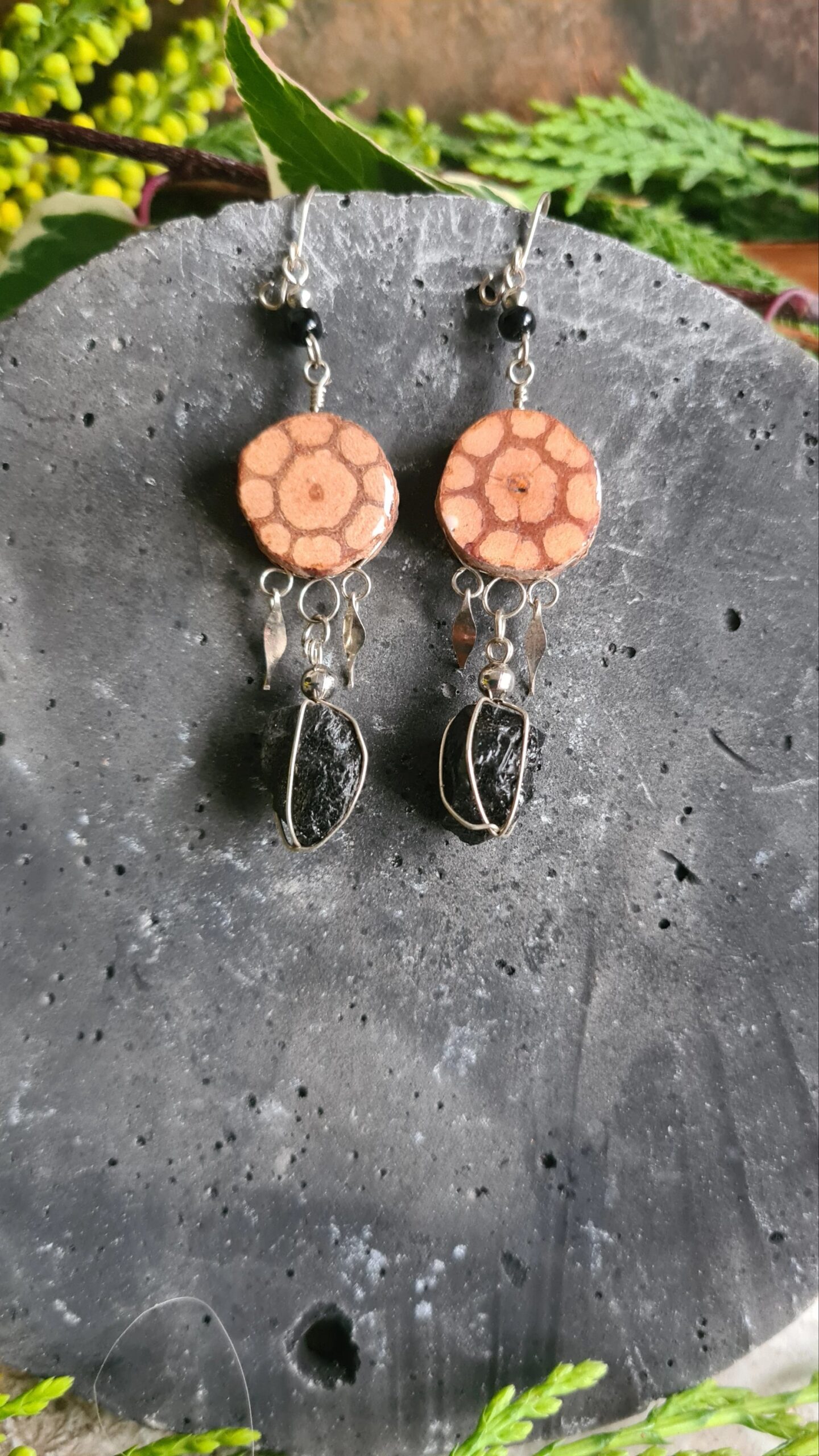 Ayahuasca slice and raw crystal earrings - Image 13