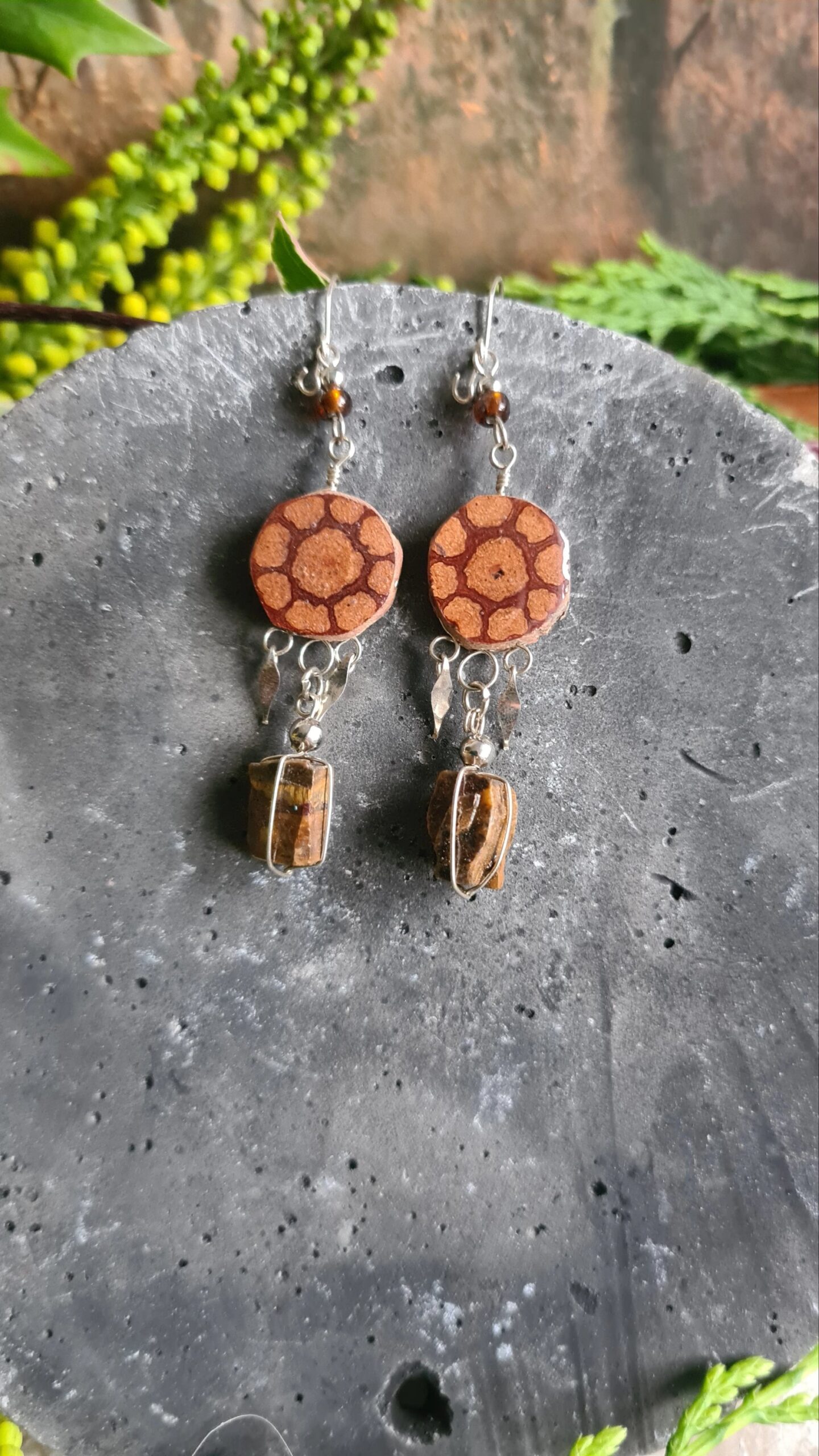 Ayahuasca slice and raw crystal earrings - Image 12