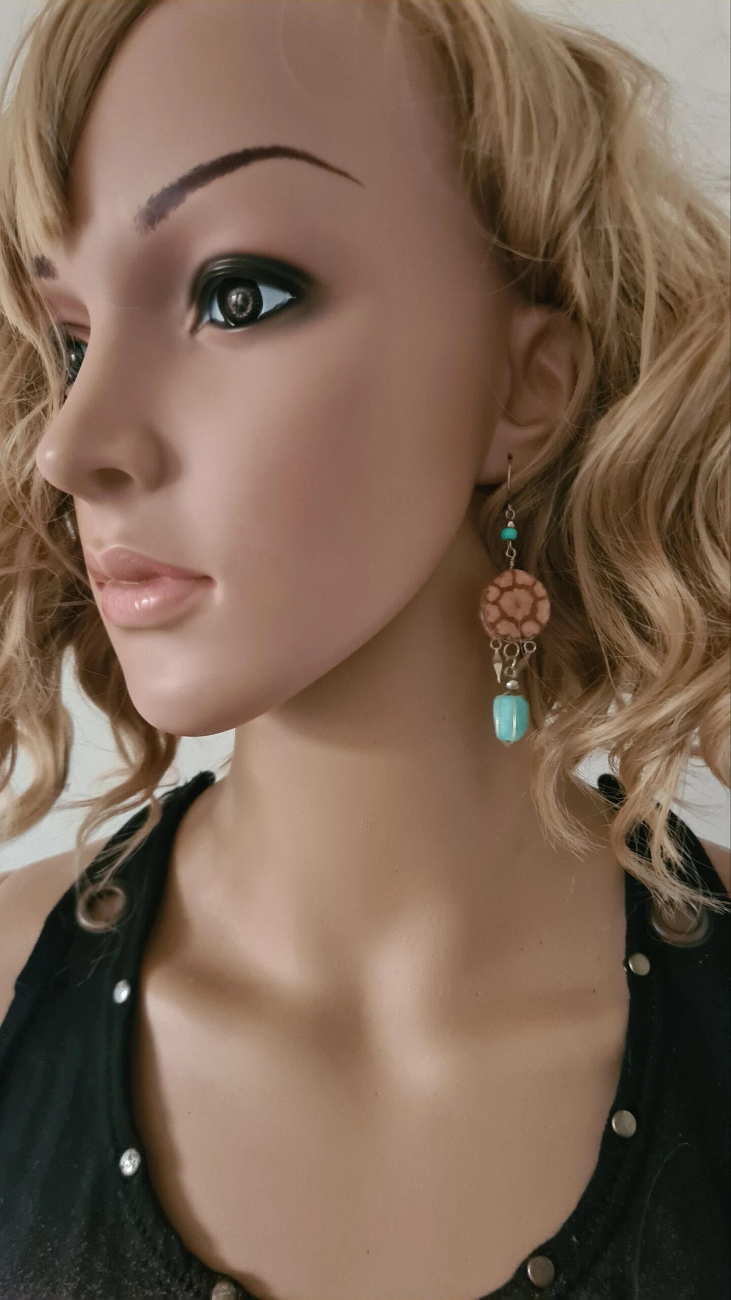 Ayahuasca slice and raw crystal earrings - Image 4