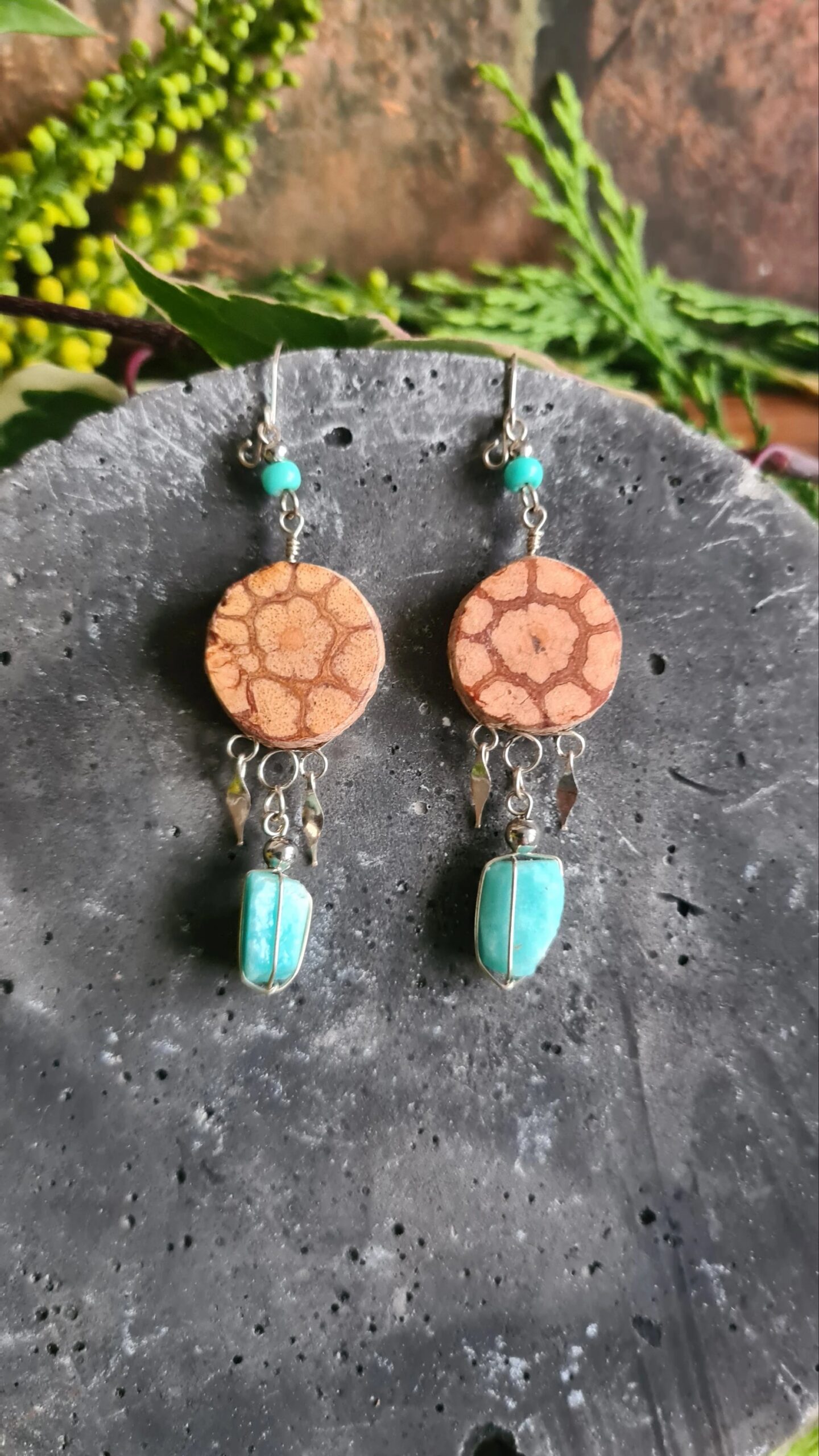 Ayahuasca slice and raw crystal earrings - Image 8