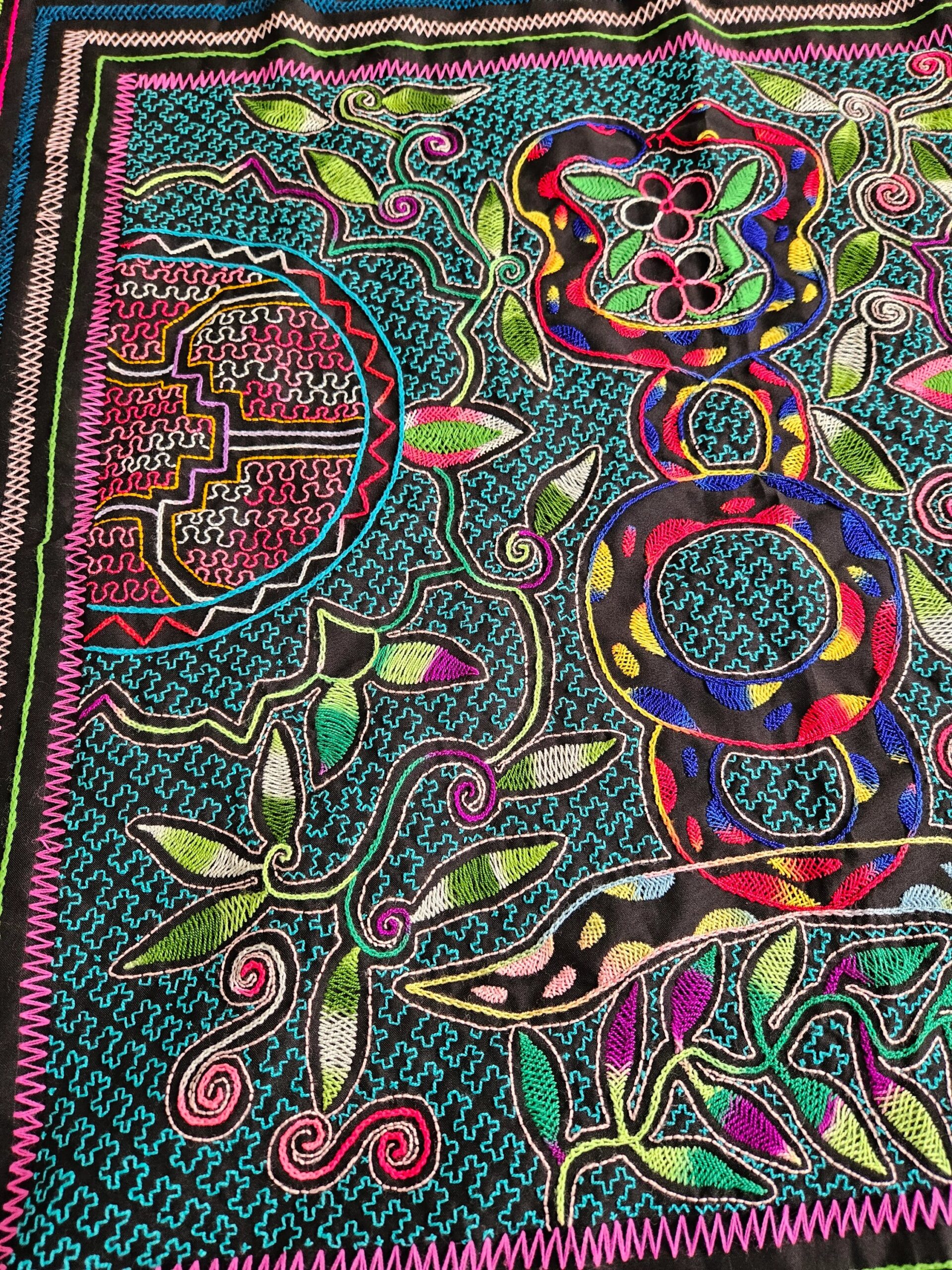 Hand embroided Shipibo tapestry - Image 3